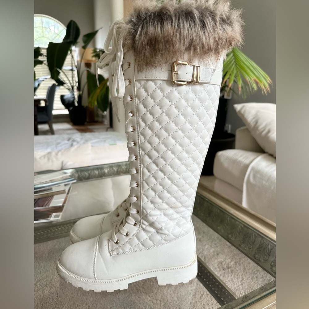 White fur boots. flat boots - Picture 3 of 6